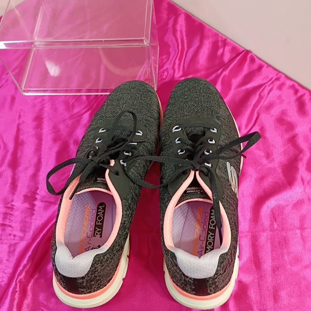 Skechers Flex Lite Women's Size 10 Running Shoes Memory Foam Pink/Black.